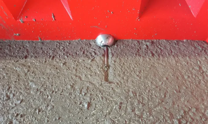 Pour concrete into the mould, take care when vibrating the concrete